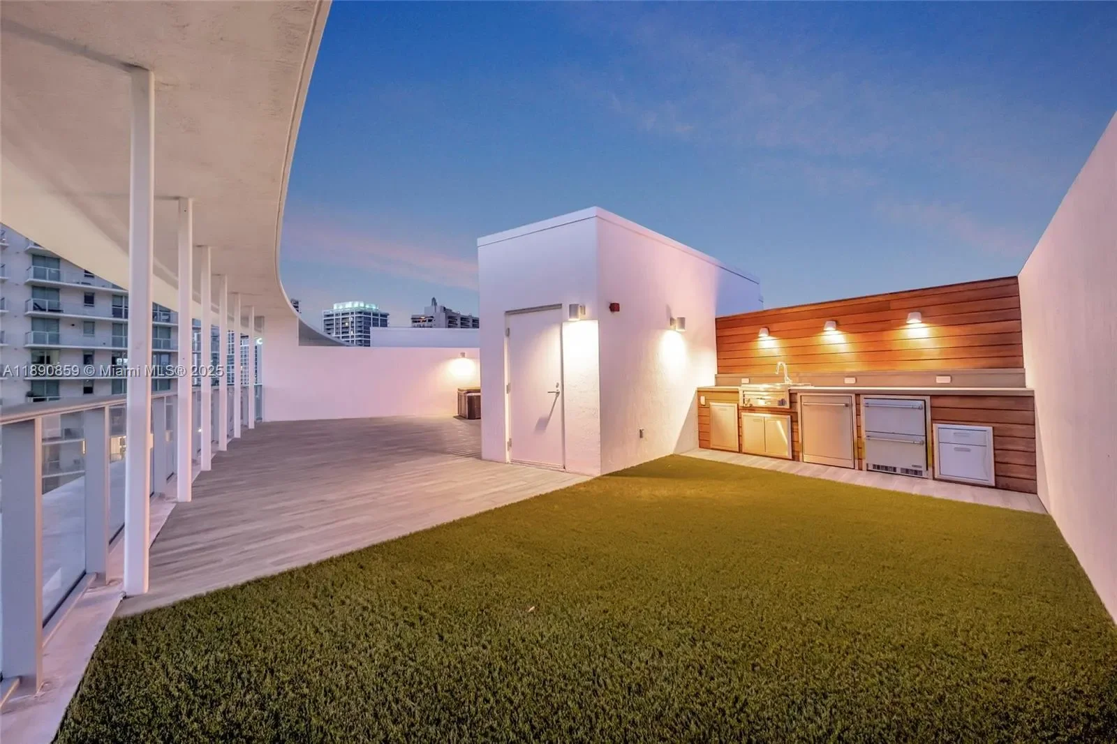 6620 Indian Creek Dr PH711, Miami Beach, Florida, United States. - Photo 34