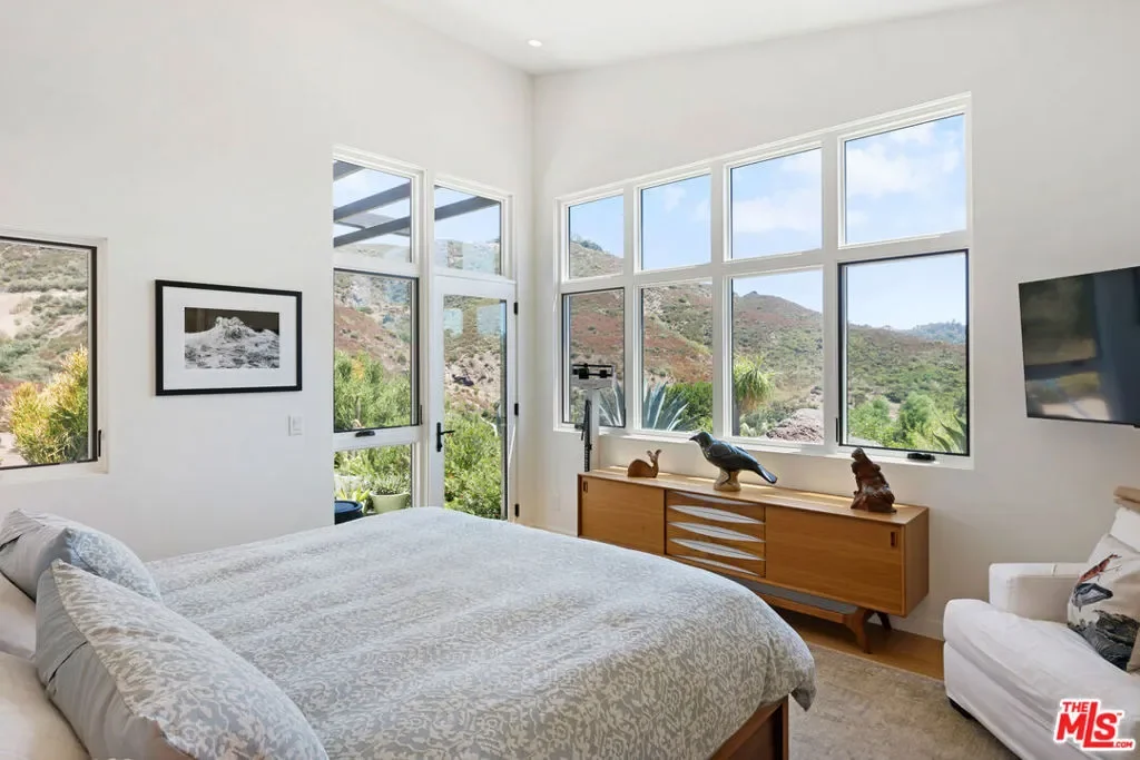 34067 Mulholland Highway, Malibu, California, United States. - Photo 17