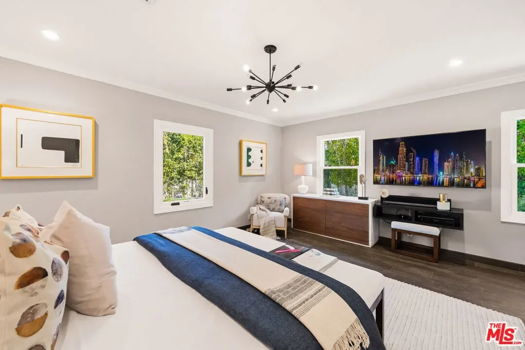 12700 Hortense Street, Los Angeles, California, United States. - Photo 12