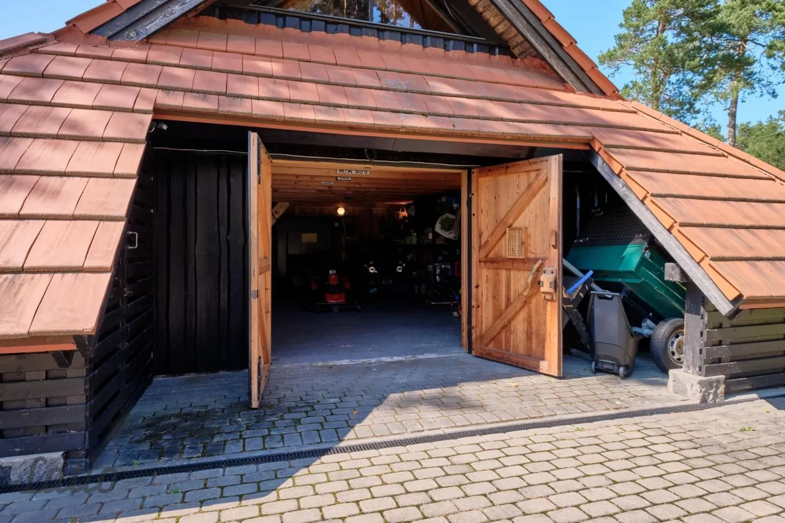 Exterior photo 12