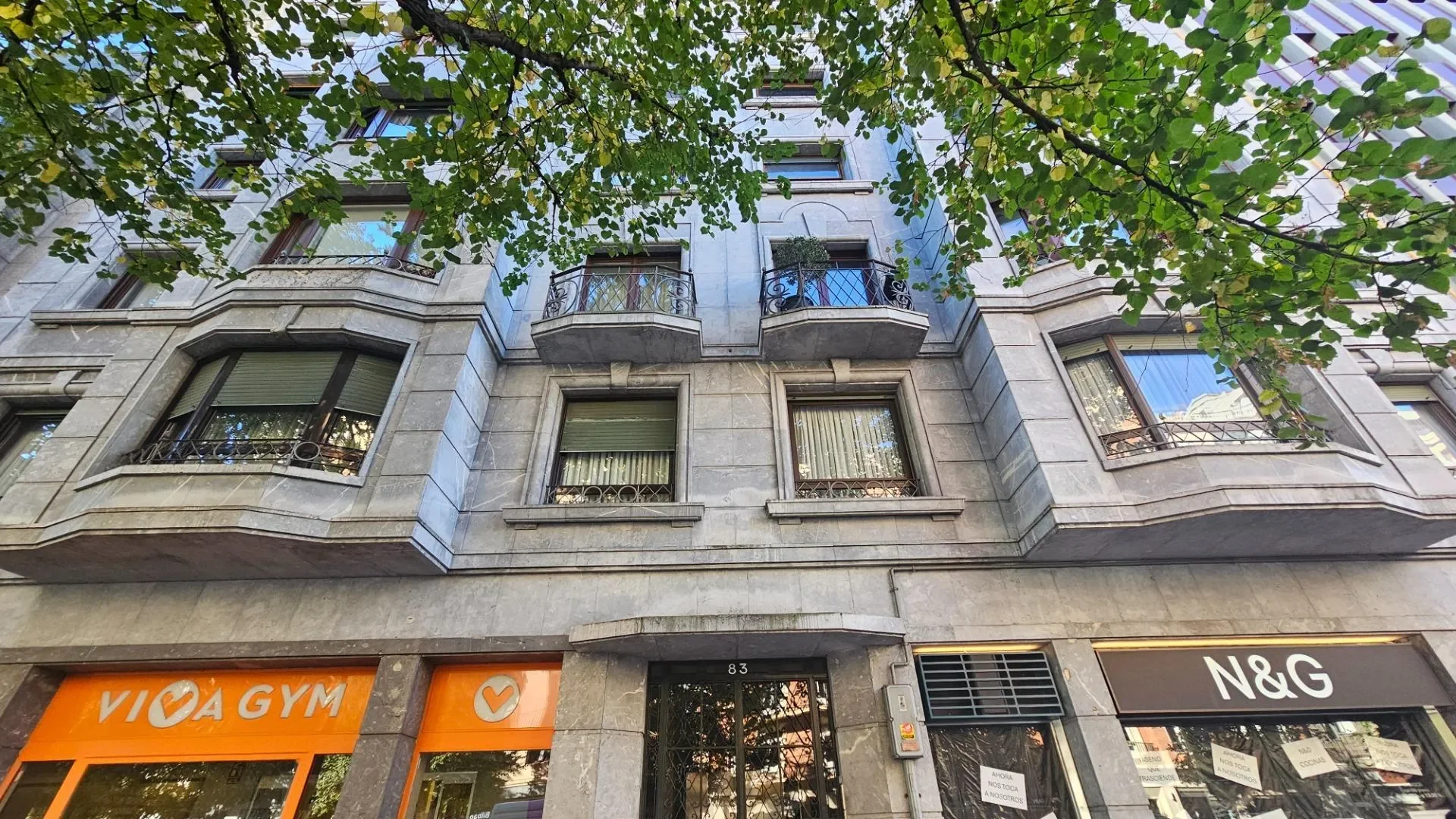 Exterior photo 3