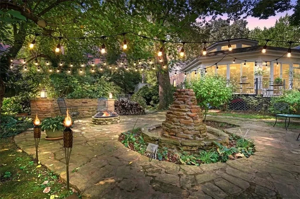Exterior photo 6