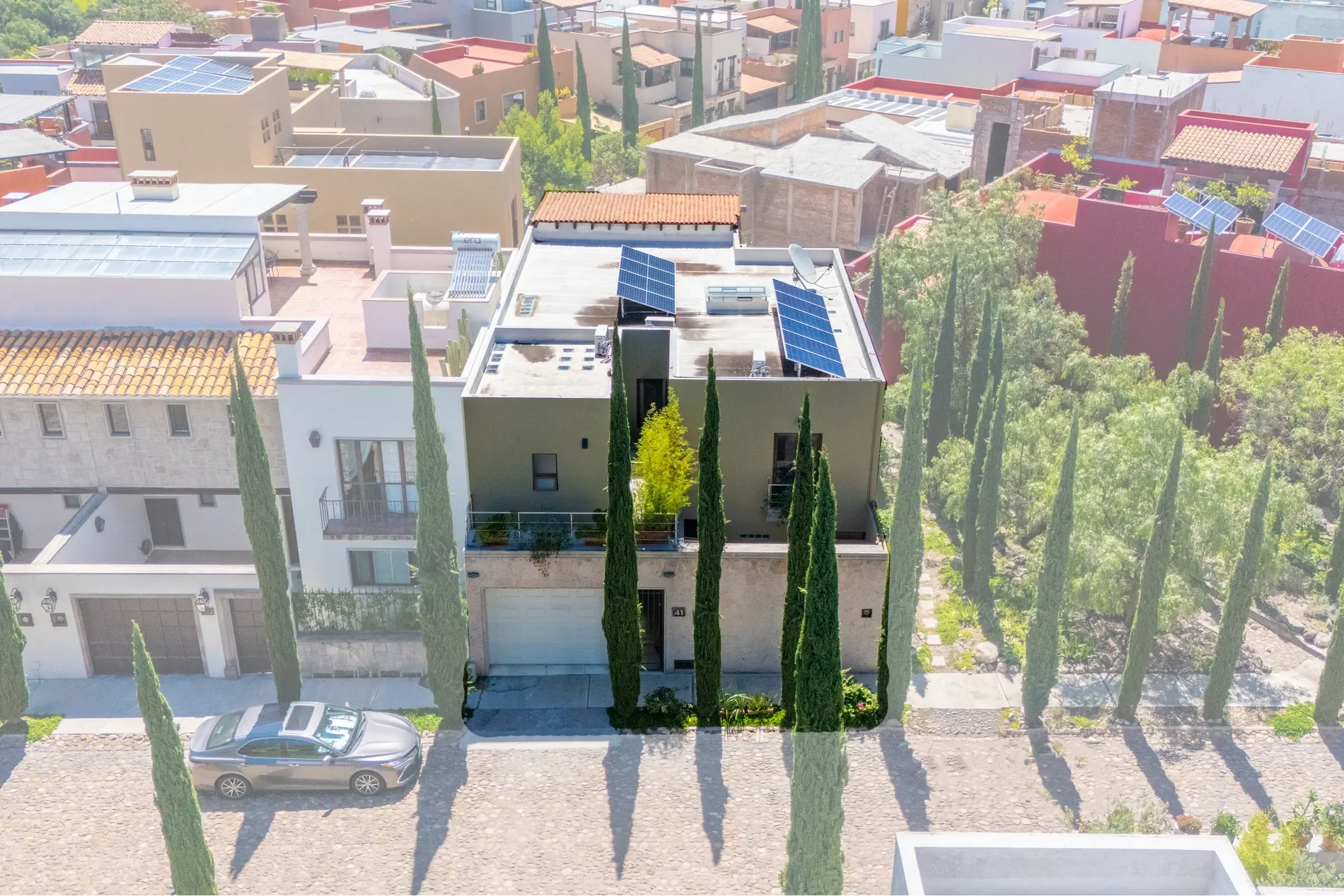 Exterior photo 5