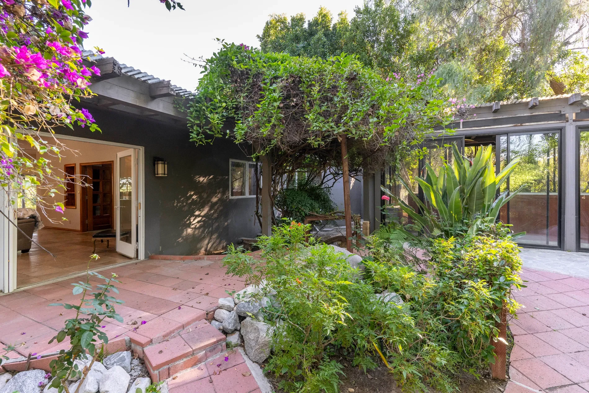 5653 Shirley Avenue , Tarzana, CA 91356, Los Angeles, California, United States. - Photo 13