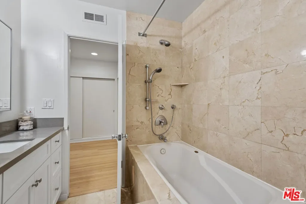 1247 N Bundy Drive, Los Angeles, California, United States. - Photo 7