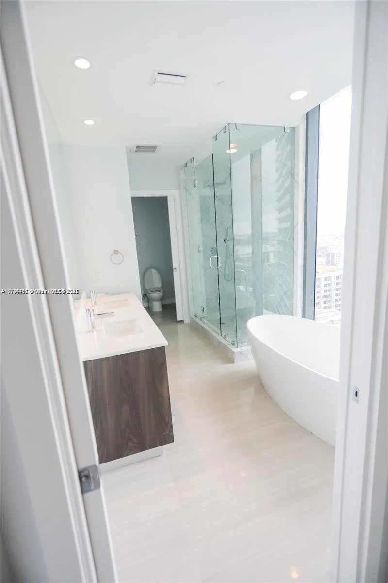 480 NE 31 St 2007, Miami, Florida, United States. - Photo 28