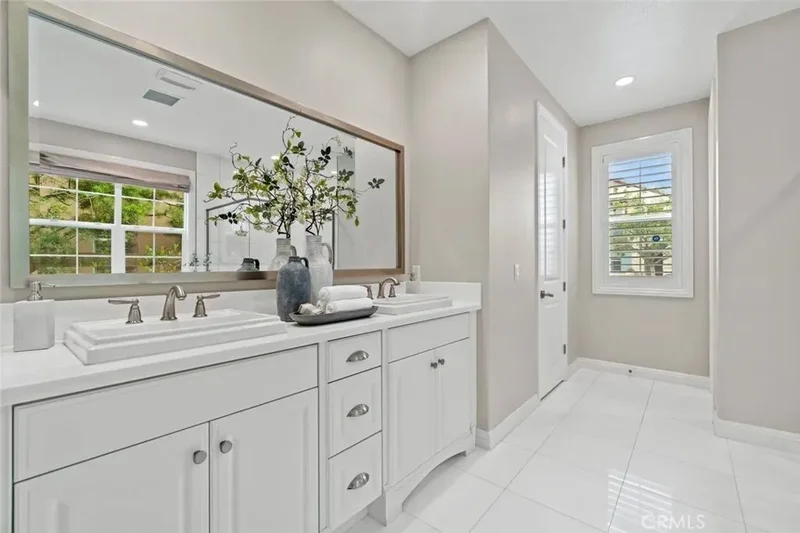 208 Radial, Irvine, California, United States. - Photo 19