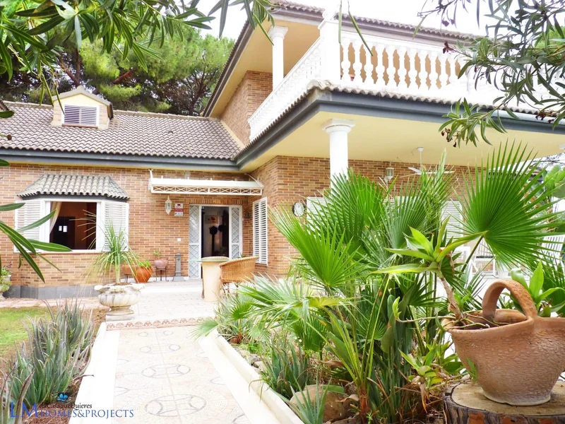 Carmona Villa