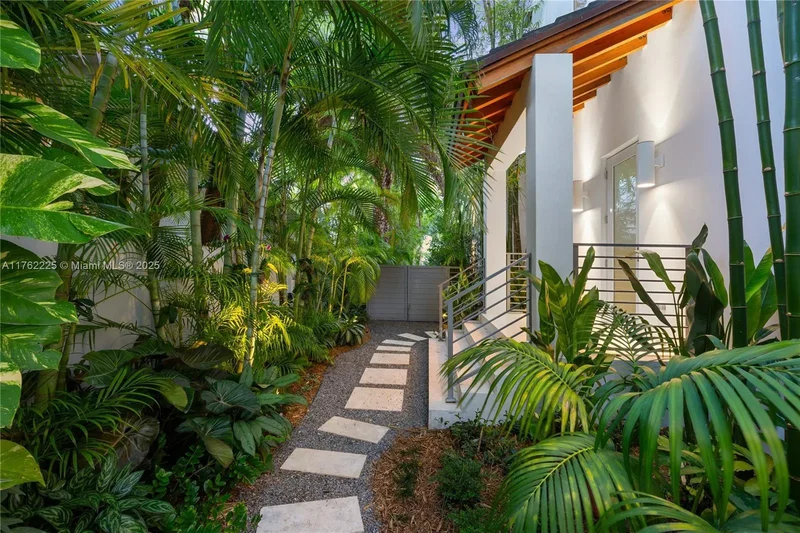 180 Cape Florida Dr, Key Biscayne, Florida, United States. - Photo 47