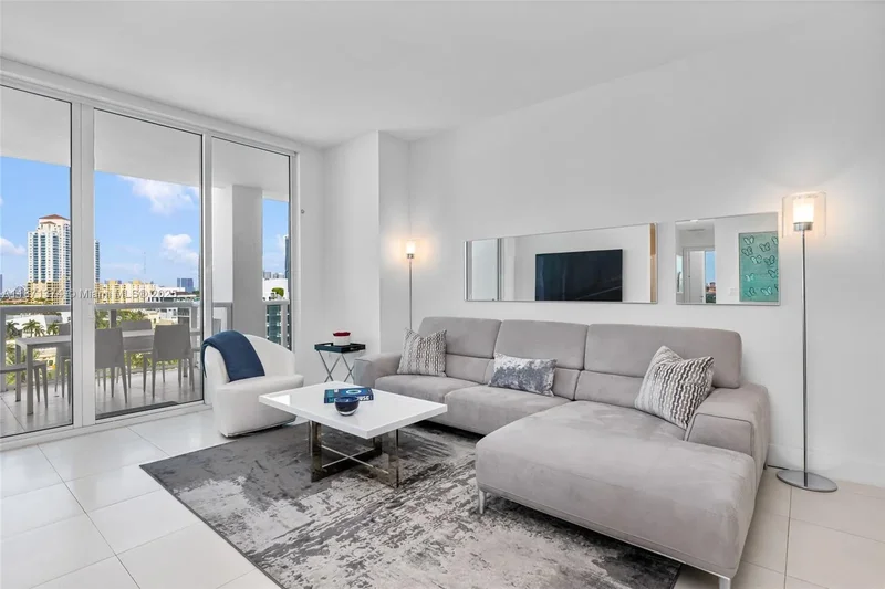 50 S Pointe Dr 1005, Miami Beach, Florida, United States. - Photo 22