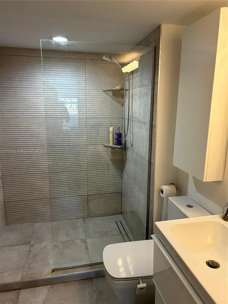 90 Alton Rd 303, Miami Beach, Florida, United States. - Photo 4