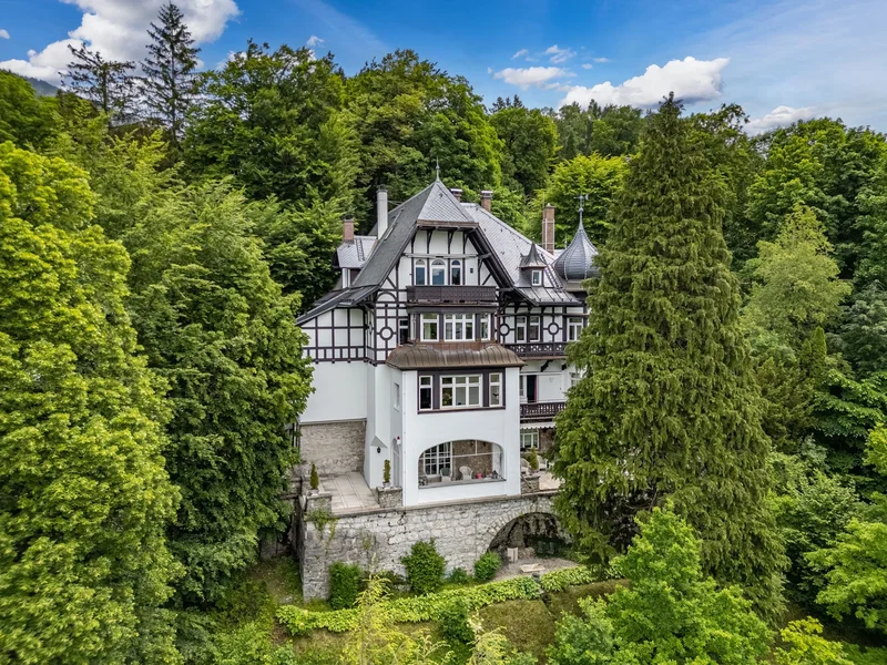Luxurious Apartment With Historic Charm And Impressive Panoramic Views