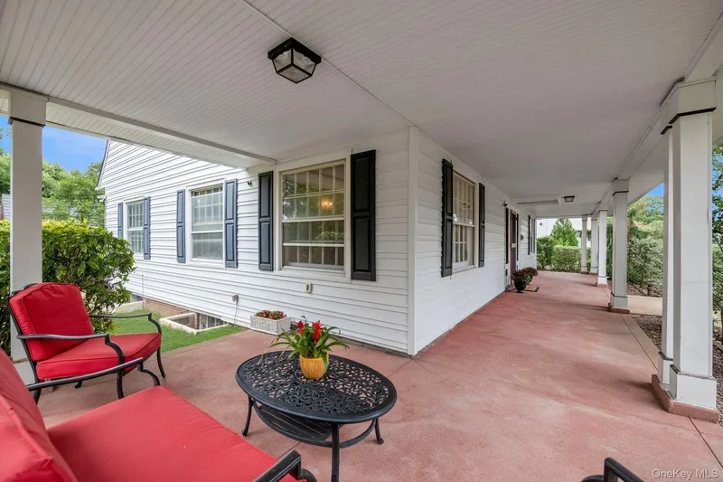 84 Nassau Boulevard, Garden City, New York, United States. - Photo 27