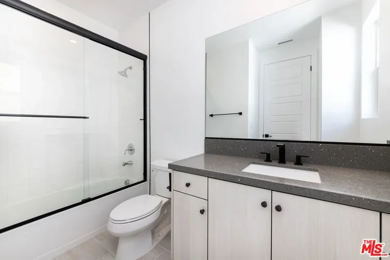 11770 N Hillsborough Lane, Los Angeles, California, United States. - Photo 41