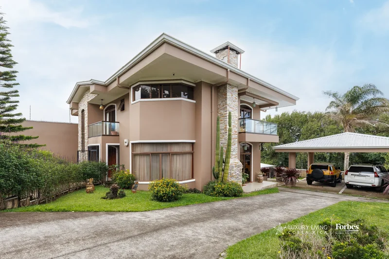21159 - Independent Home in San Isidro de Heredia – Privacy, Nature, and Comfort