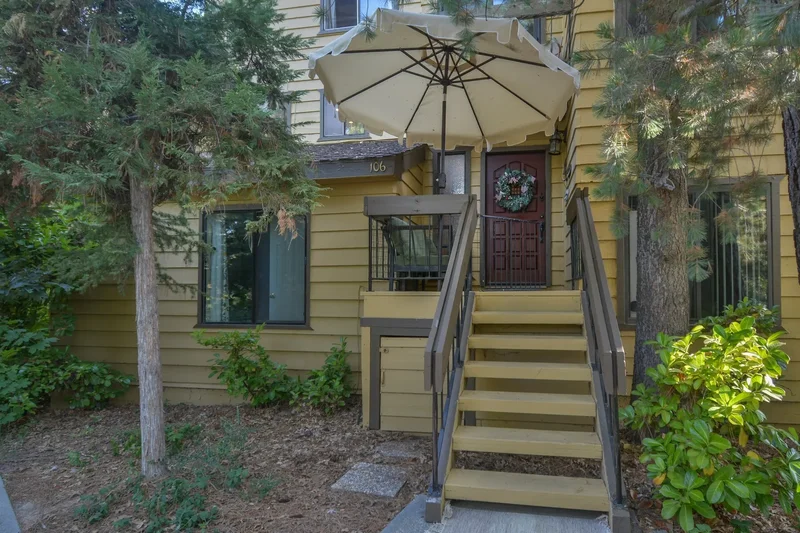 27657 Peninsula Drive unit 106 , Lake Arrowhead, CA 92352, Lake Arrowhead, California, United States. - Photo 1