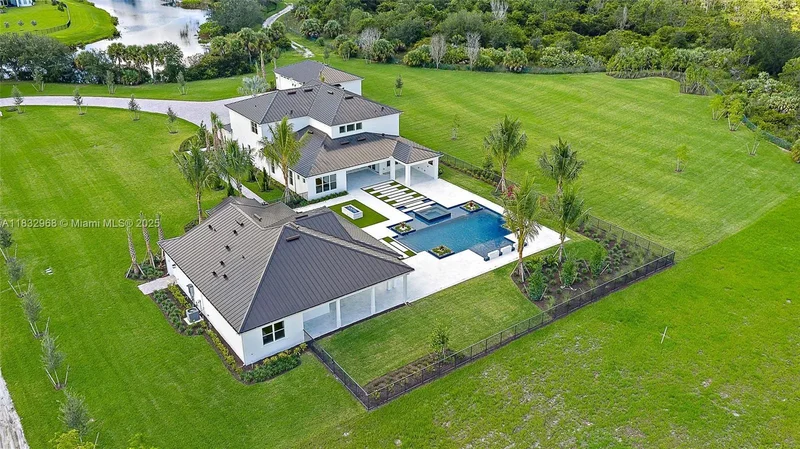 Single Family Residence in Jupiter