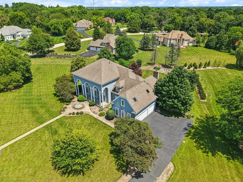 6605 Oakwood Manor Drive, Crystal Lake, Illinois, United States. - Photo 85