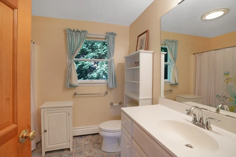 22 Old Lighthouse Road, Vineyard Haven, MA 02568, Oak Bluffs, Massachusetts, United States. - Photo 20