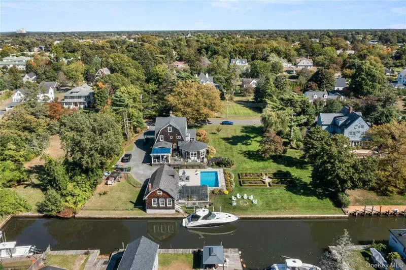 28 S Montgomery Avenue, Bay Shore, New York, United States. - Photo 15