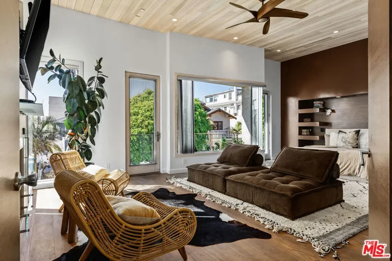 24 Clubhouse Avenue, Los Angeles, California, United States. - Photo 15