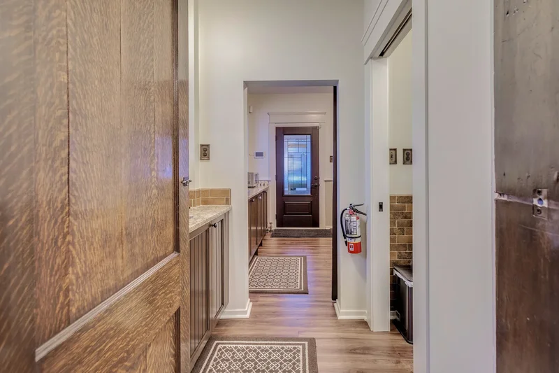 10417 Saskatchewan Drive NW, Edmonton, AB T6E 4R8, Edmonton, Alberta, Canada. - Photo 25