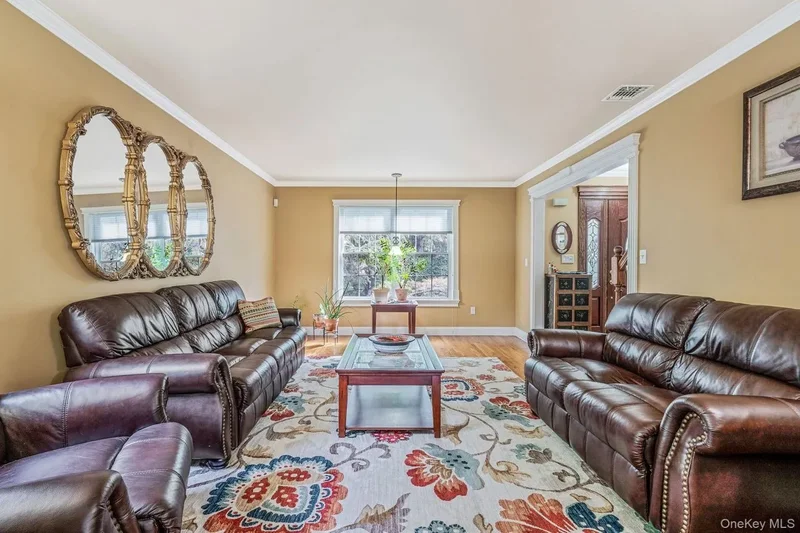 36 Vanderbilt Avenue, Saint James, NY, 11780, USA, Saint James, New York, United States. - Photo 3