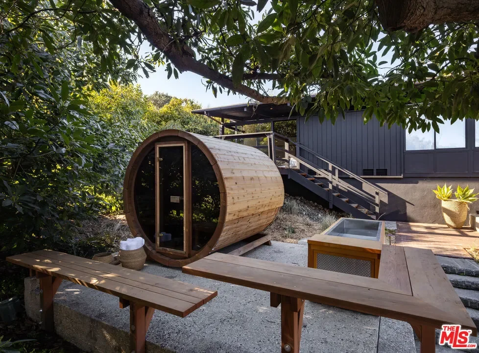 5949 Bonsall Drive, Malibu, California, United States. - Photo 31