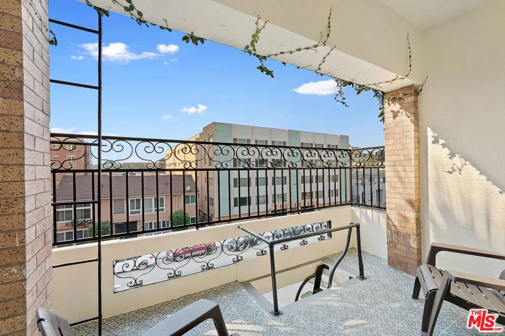 330 Cedar Avenue, Signal Hill, California, United States. - Photo 13