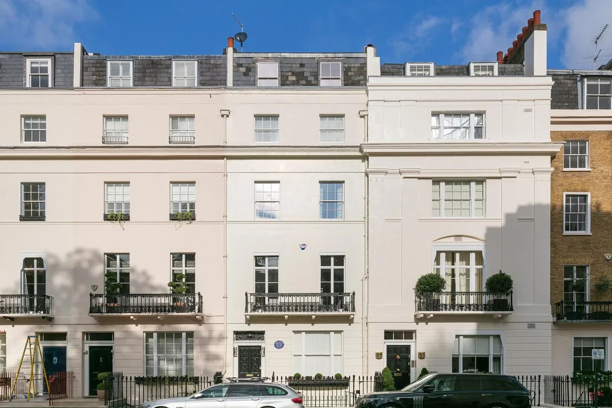 Exterior photo 4
