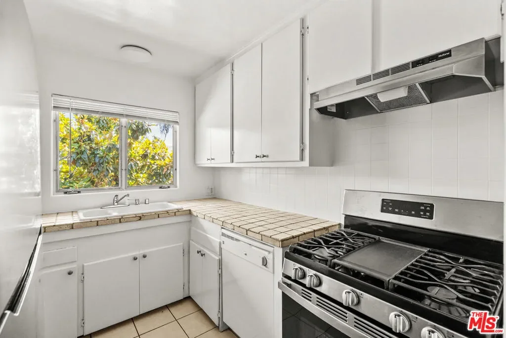 272 S Doheny Drive 1, Beverly Hills, California, United States. - Photo 5