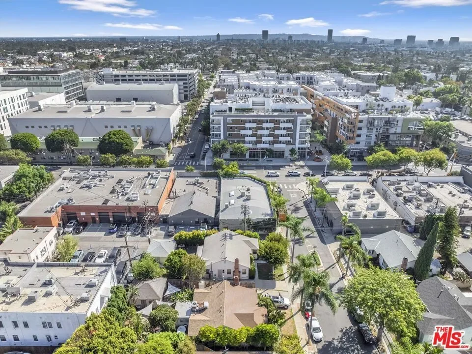 1112 Greenacre Avenue, Los Angeles, California, United States. - Photo 11