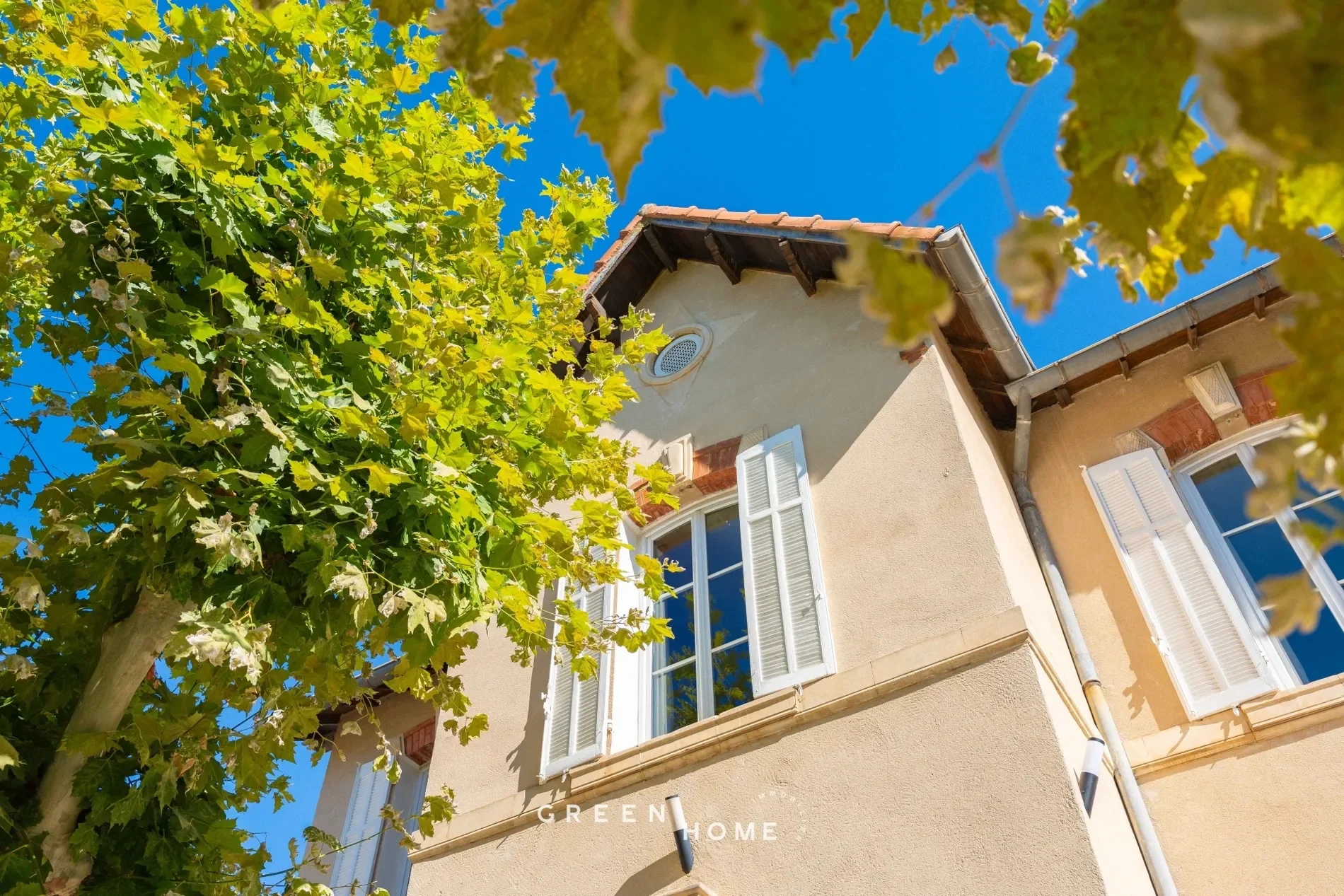 Exterior photo 6