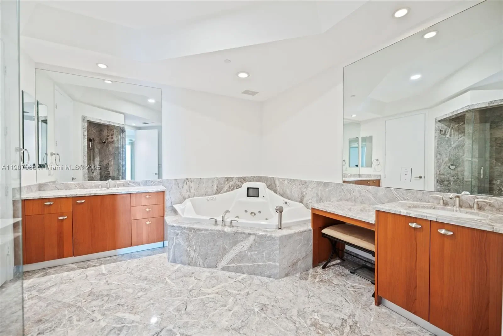 16051 Collins Ave 1202, Golden Beach, Florida, United States. - Photo 11