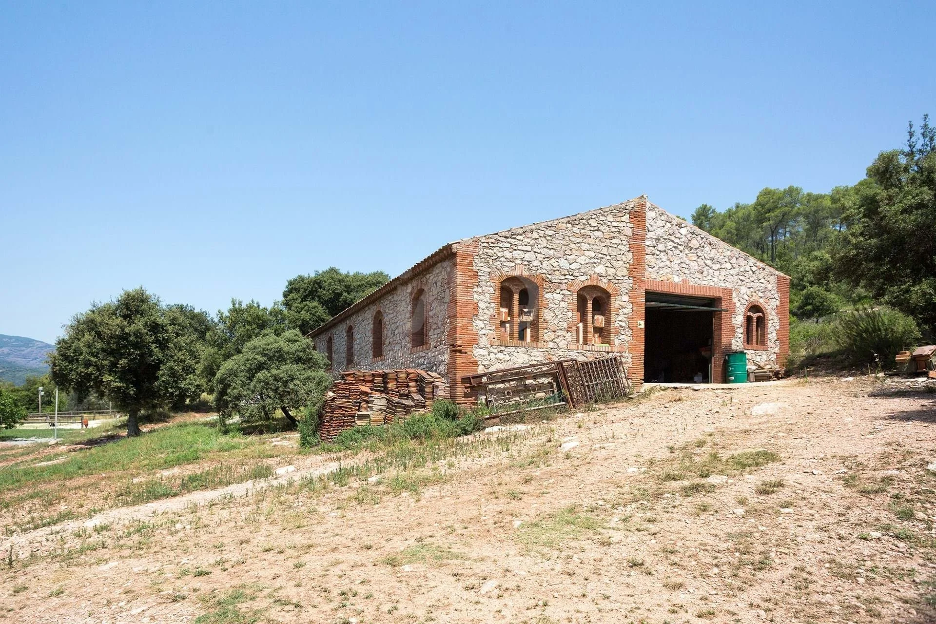 Exterior photo 6
