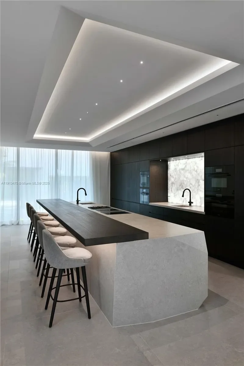 375 N Hibiscus Dr, Miami Beach, Florida, United States. - Photo 29