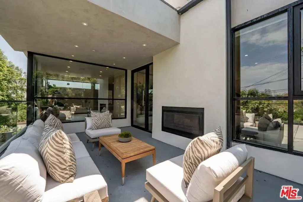 818 N Curson Avenue, Los Angeles, California, United States. - Photo 28