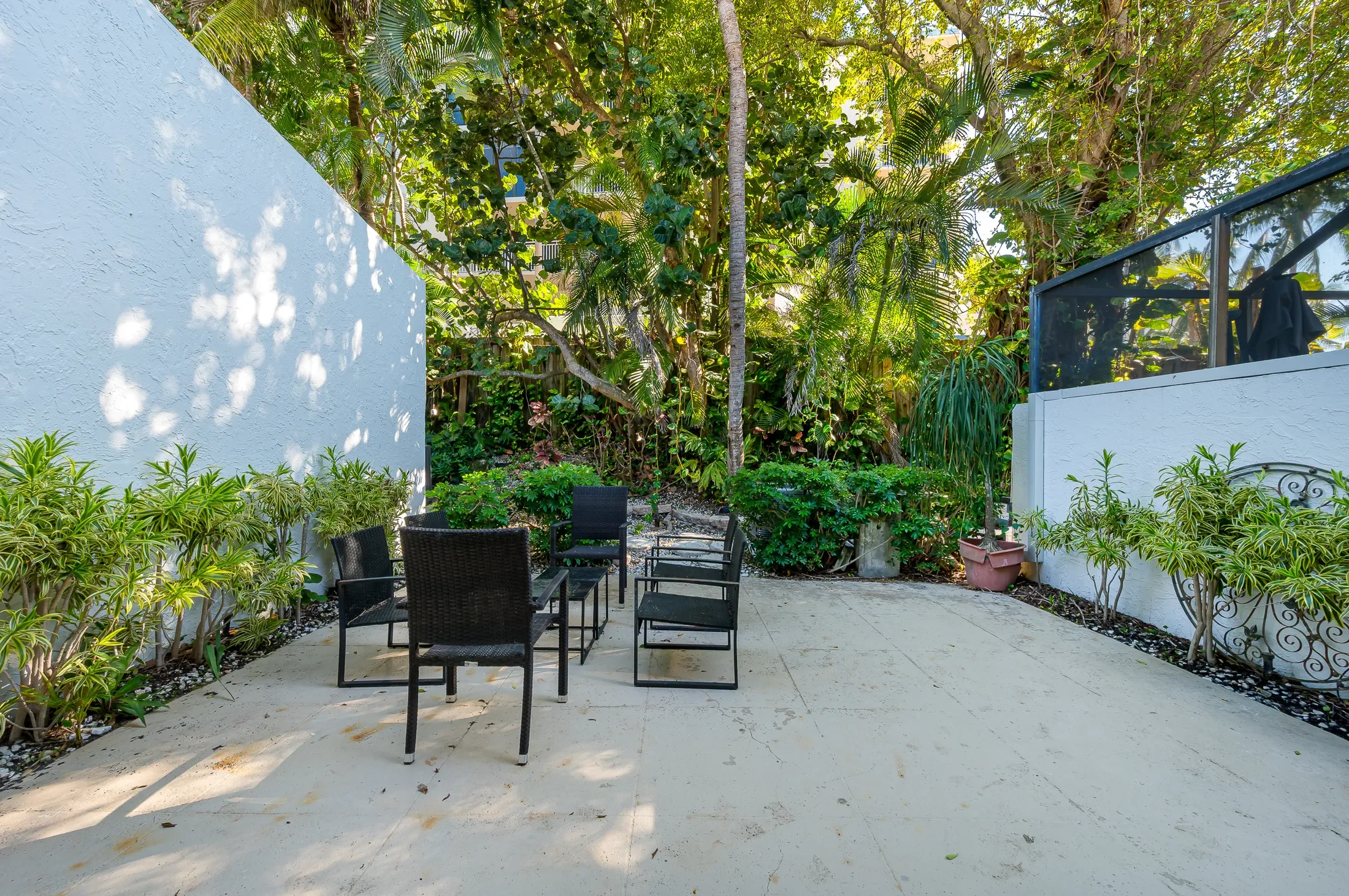 Exterior photo 4