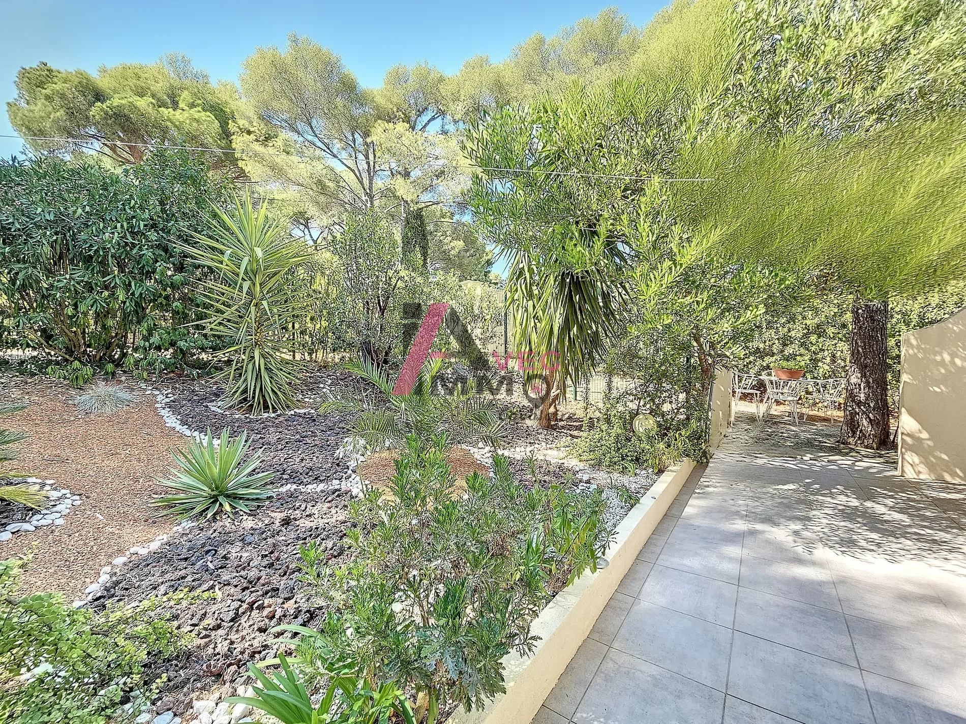Exterior photo 11