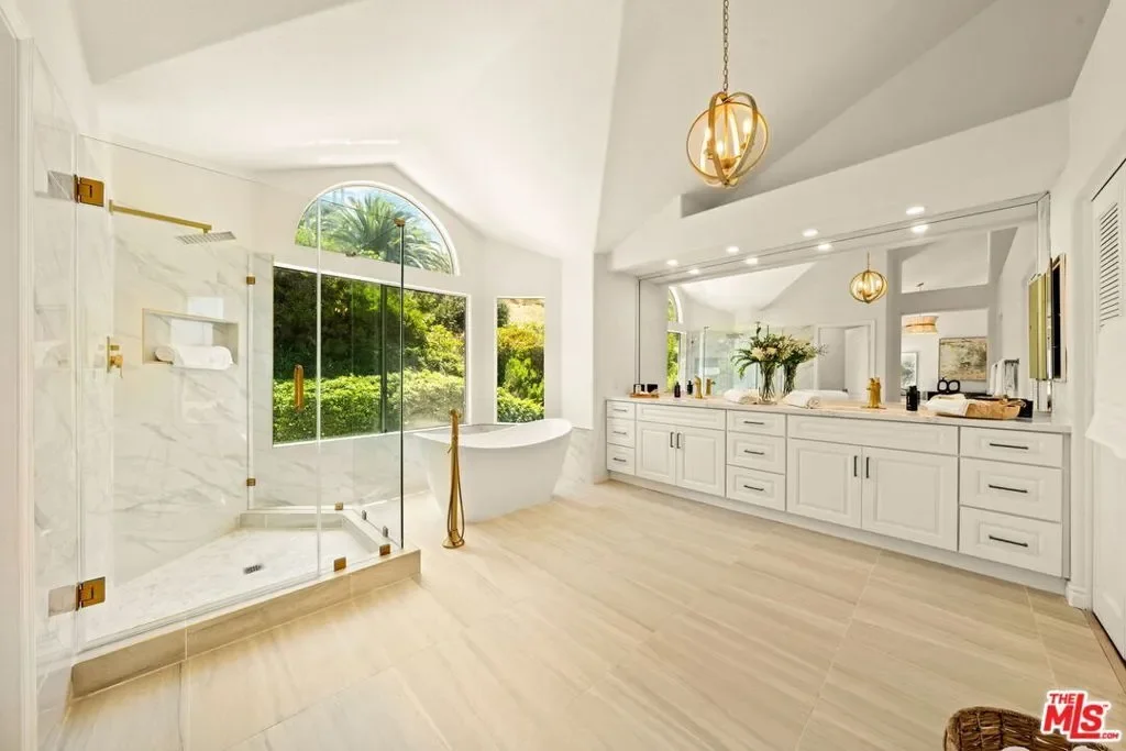22248 Cairnloch Street, Hidden Hills, California, United States. - Photo 13