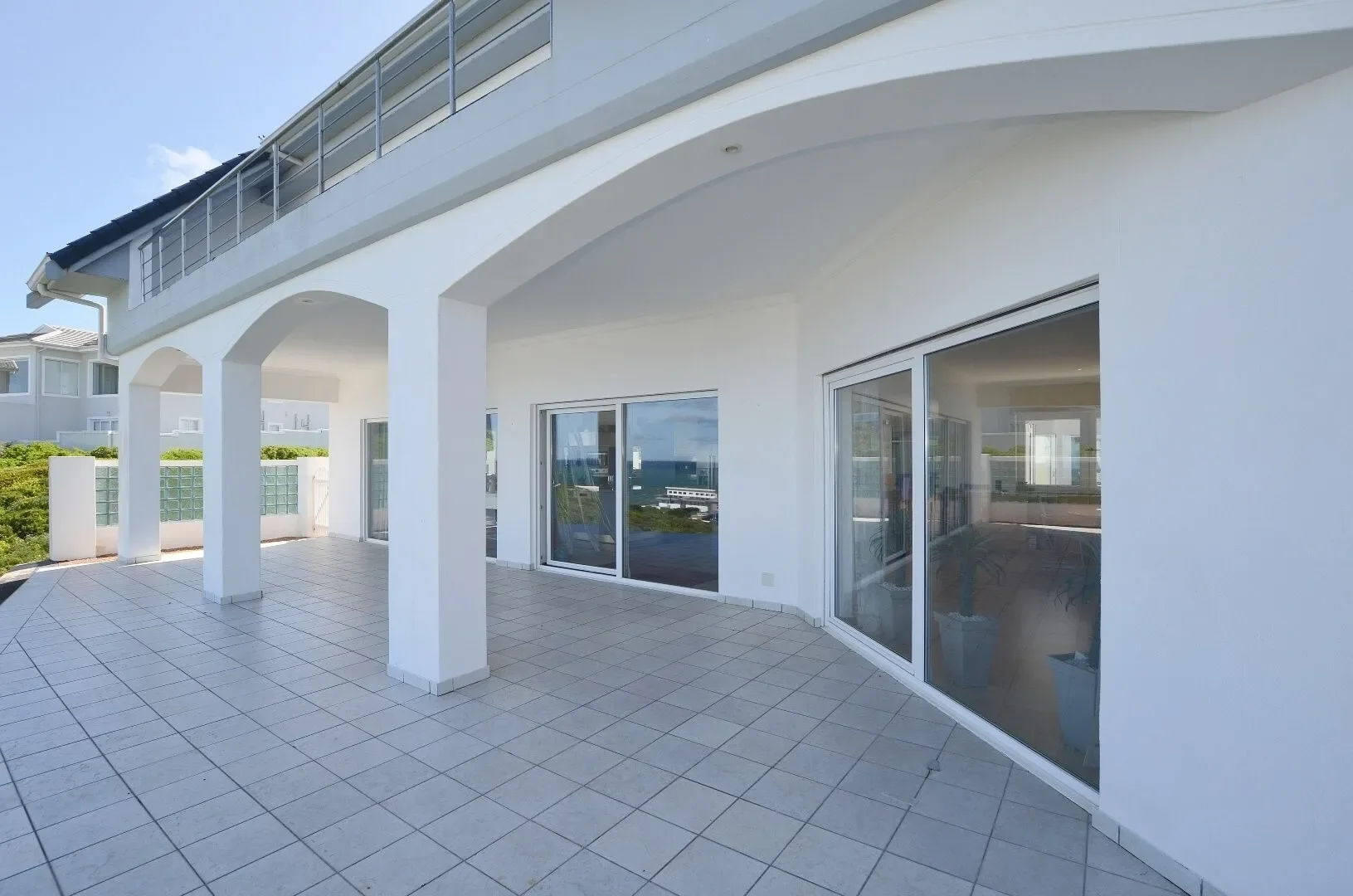 Exterior photo 8