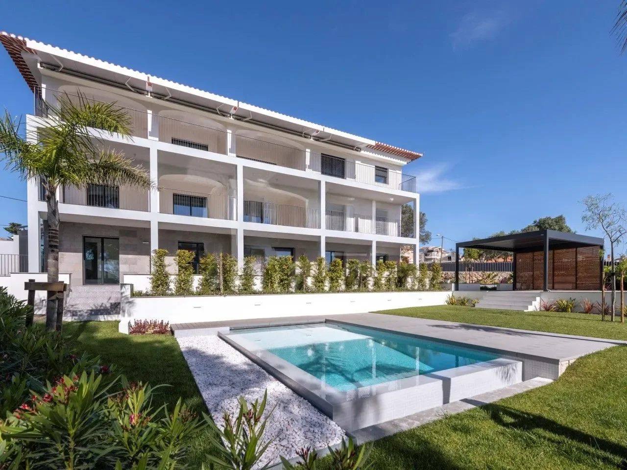 Exterior photo 2