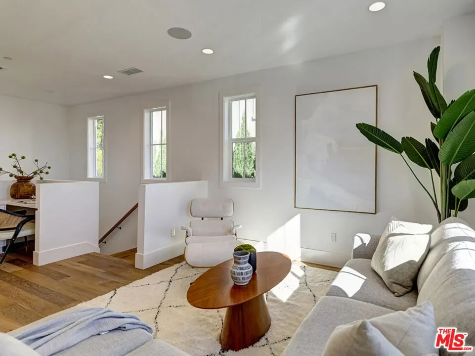 4747 Ambrose Avenue, Los Angeles, California, United States. - Photo 4
