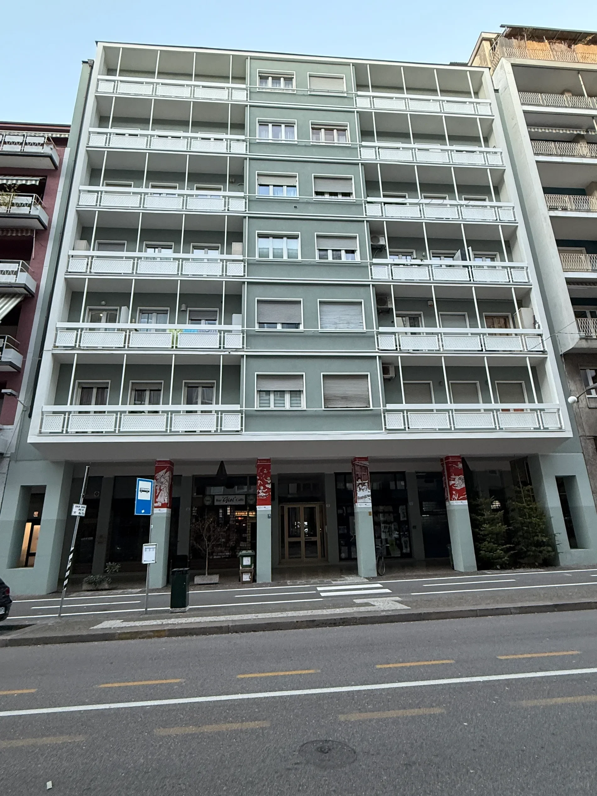 Exterior photo 2