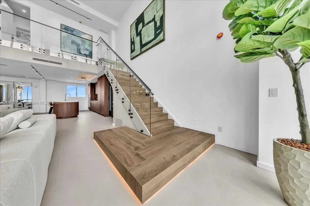 888 Biscayne Blvd #PH 5704, Miami, FL 33132, Miami, Florida, United States. - Photo 39