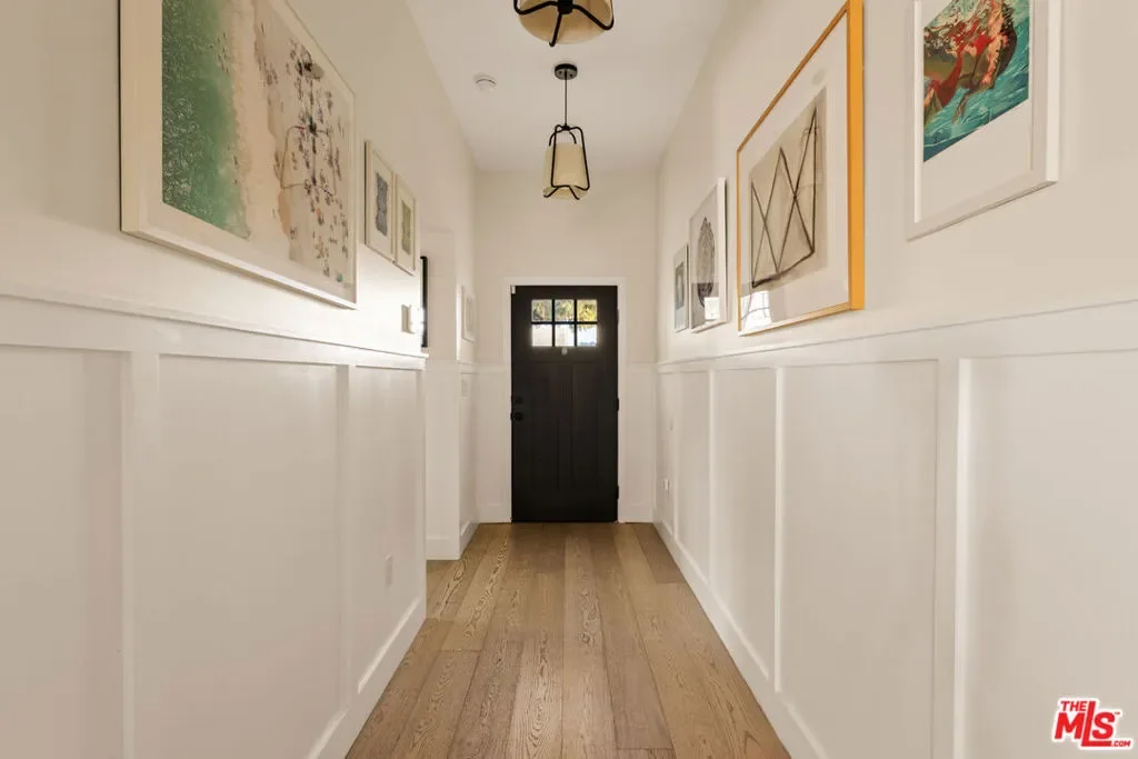 13521 Magnolia Boulevard, Los Angeles, California, United States. - Photo 2