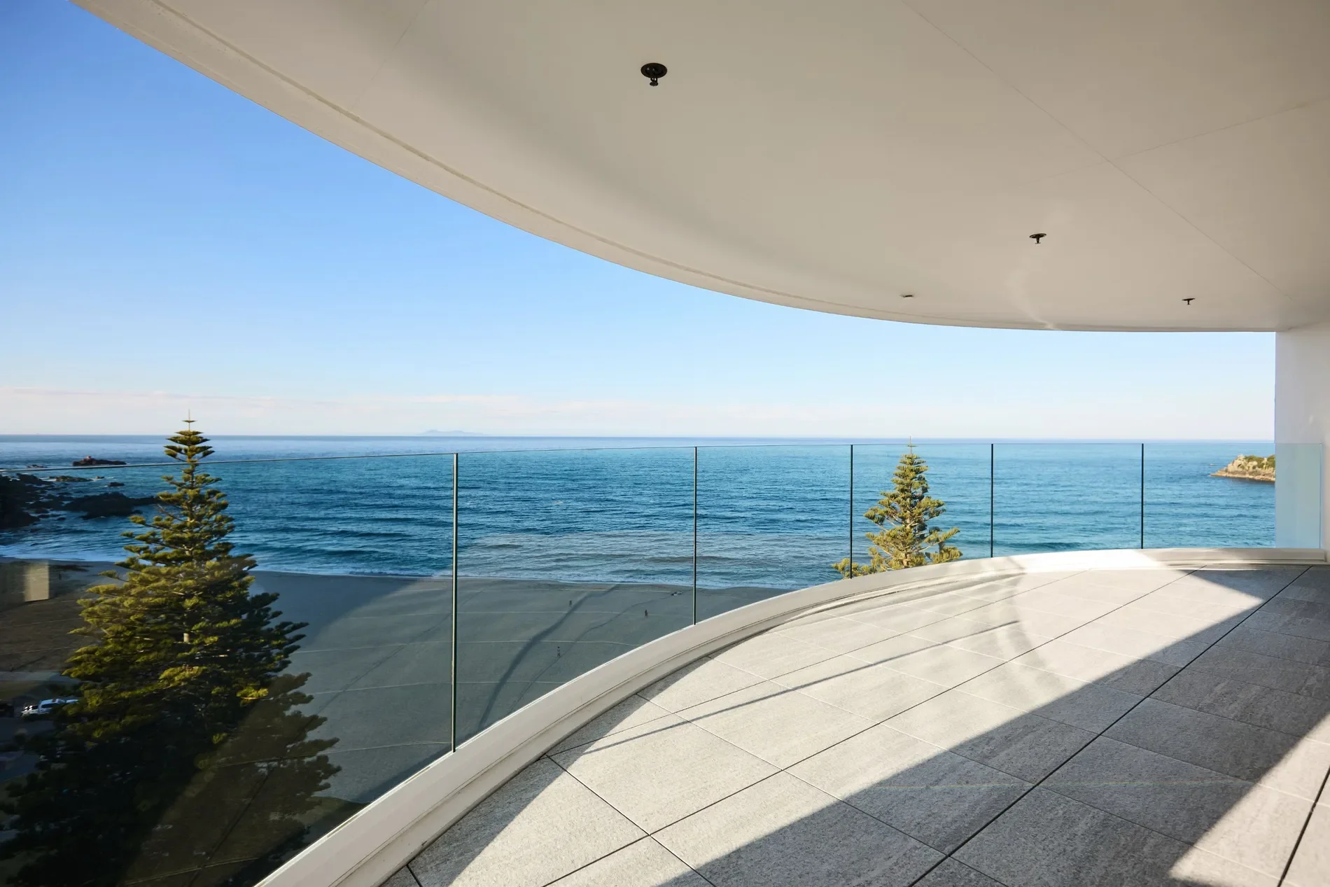 Exterior photo 2