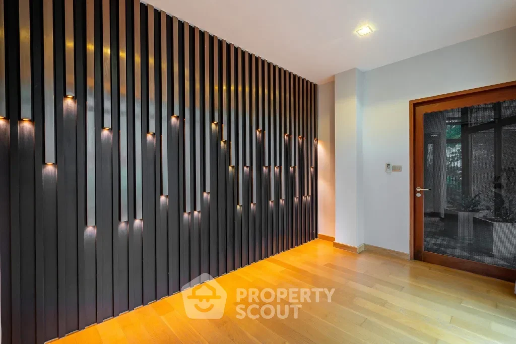 Stand-Alone Luxury 4-Bedroom House Near Sukhumvit, Bangkok (ID798762)