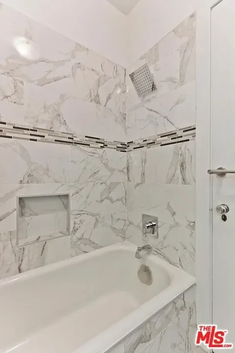 1017 Chevy Chase Drive, Beverly Hills, California, United States. - Photo 6