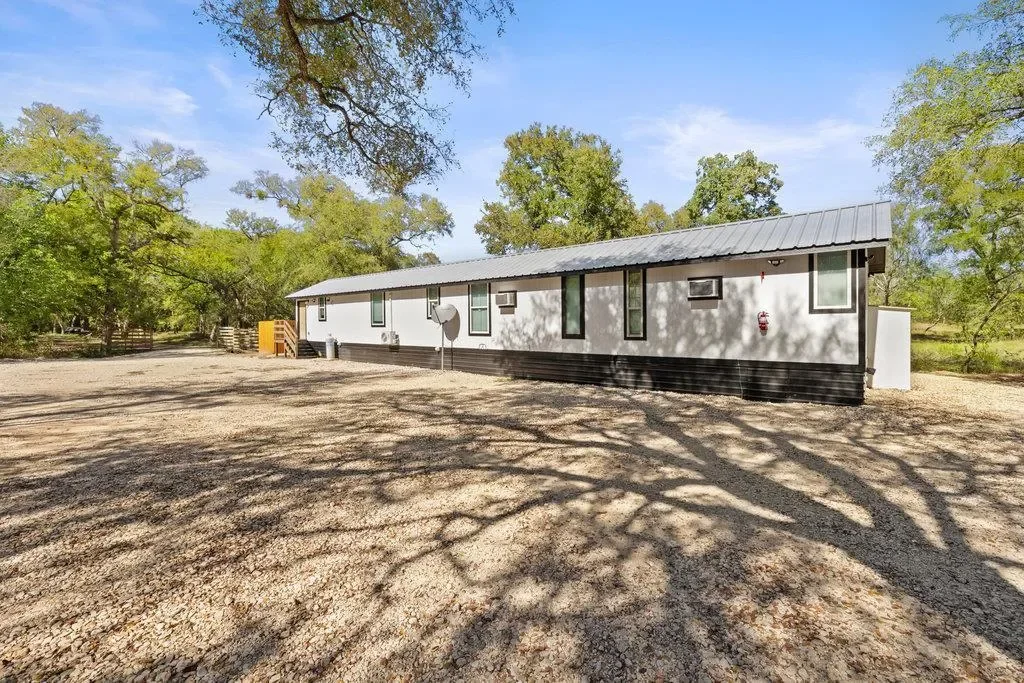 2540 FM 20, Red Rock, Texas, United States. - Photo 21